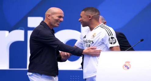 تقارير: ريال مدريد يلجأ إلى زيدان لحل أزمة مبابي